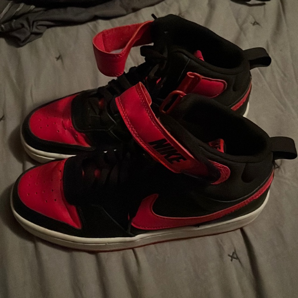 Black and Red boys size 6.5 Nike court borough mid